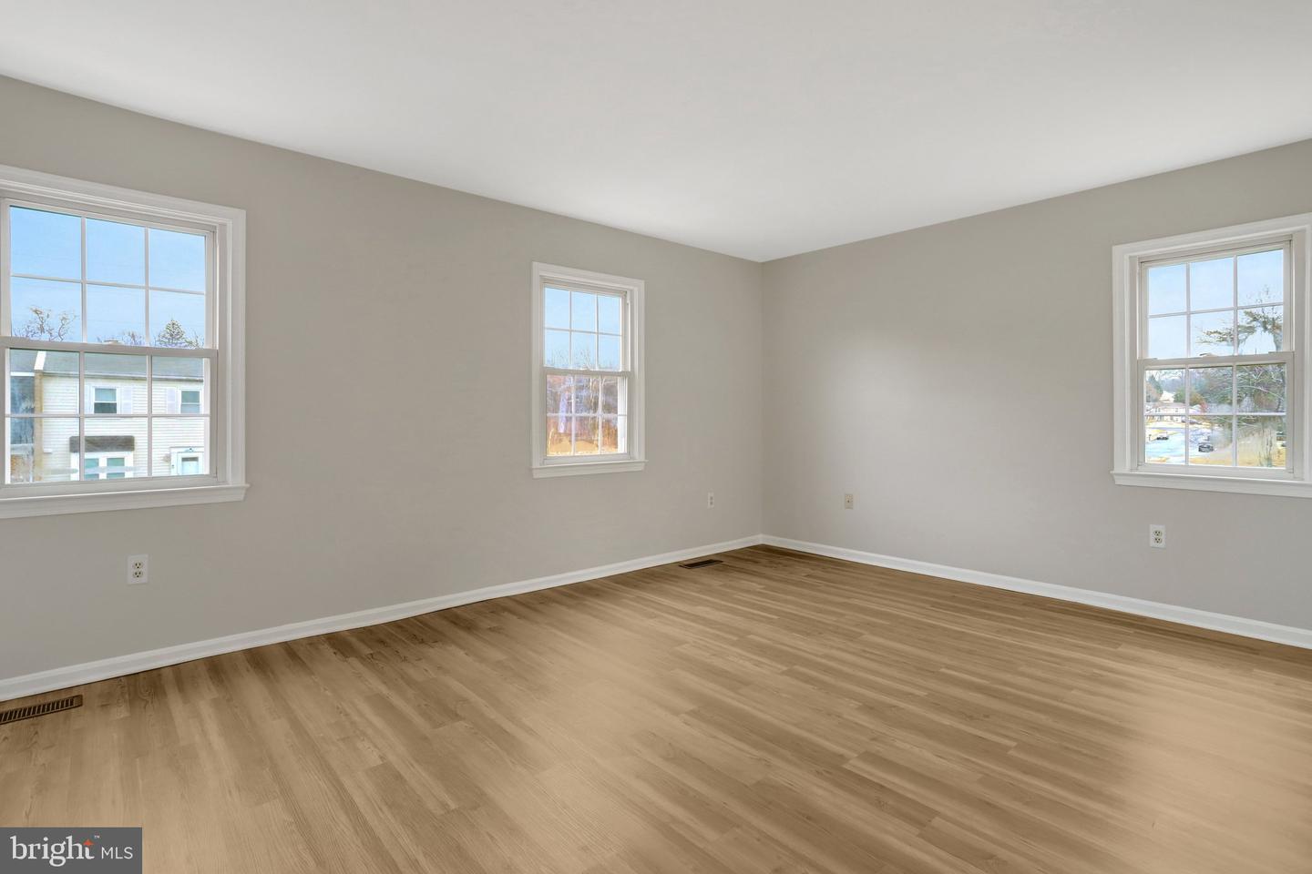 5840 BURKE MANOR CT, BURKE, Virginia 22015, 3 Bedrooms Bedrooms, ,1 BathroomBathrooms,Residential,For sale,5840 BURKE MANOR CT,VAFX2294038 MLS # VAFX2294038