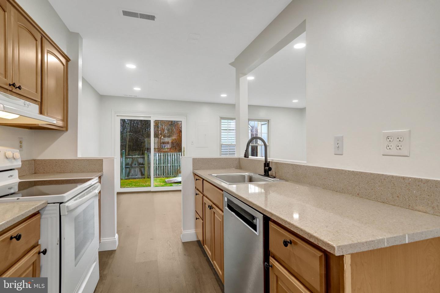 5840 BURKE MANOR CT, BURKE, Virginia 22015, 3 Bedrooms Bedrooms, ,1 BathroomBathrooms,Residential,For sale,5840 BURKE MANOR CT,VAFX2294038 MLS # VAFX2294038