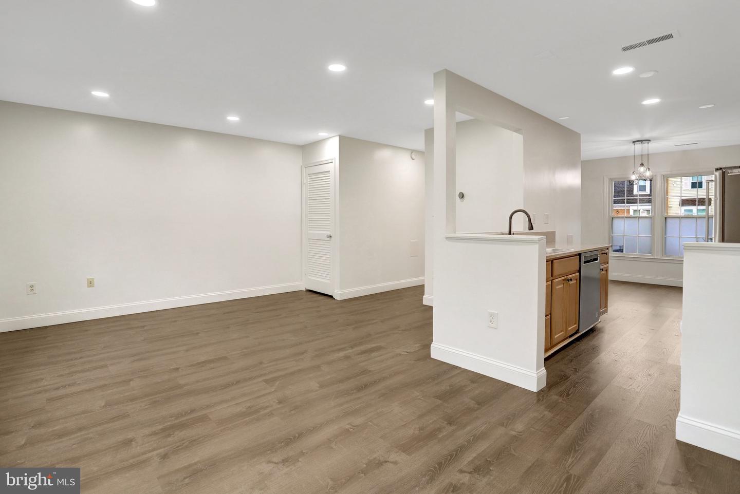 5840 BURKE MANOR CT, BURKE, Virginia 22015, 3 Bedrooms Bedrooms, ,1 BathroomBathrooms,Residential,For sale,5840 BURKE MANOR CT,VAFX2294038 MLS # VAFX2294038