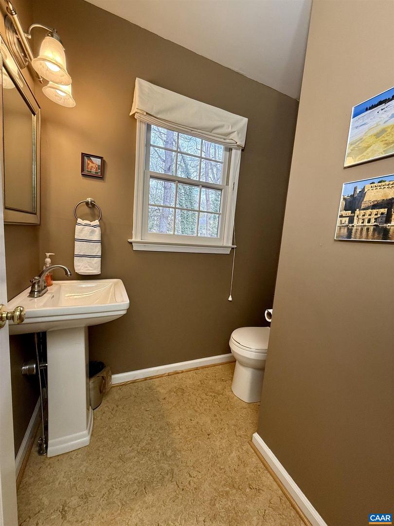 1036 HUNTWOOD LN, CHARLOTTESVILLE, Virginia 22901, 3 Bedrooms Bedrooms, ,3 BathroomsBathrooms,Residential,For sale,1036 HUNTWOOD LN,673946 MLS # 673946