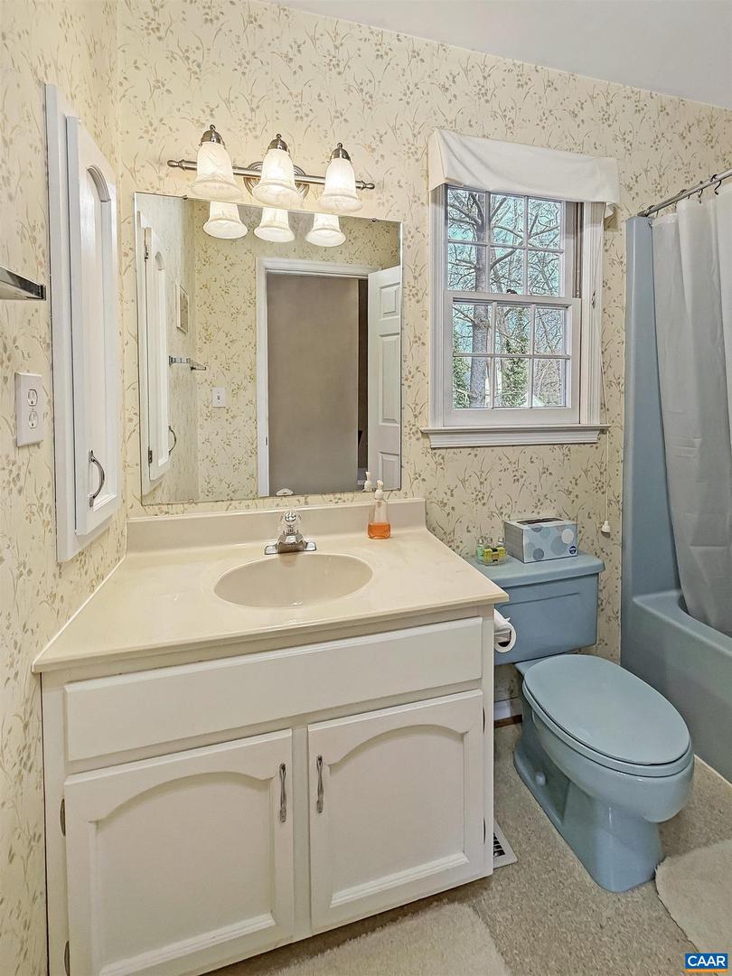 1036 HUNTWOOD LN, CHARLOTTESVILLE, Virginia 22901, 3 Bedrooms Bedrooms, ,3 BathroomsBathrooms,Residential,For sale,1036 HUNTWOOD LN,673946 MLS # 673946