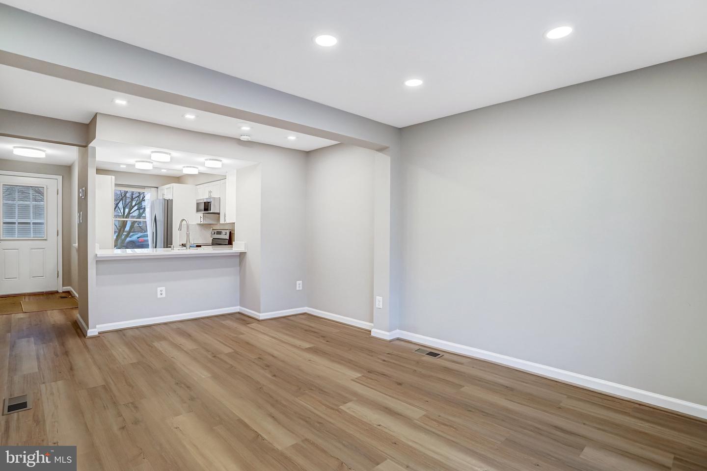 106 CHARING CT, STERLING, Virginia 20164, 3 Bedrooms Bedrooms, ,2 BathroomsBathrooms,Residential,For sale,106 CHARING CT,VALO2117376 MLS # VALO2117376