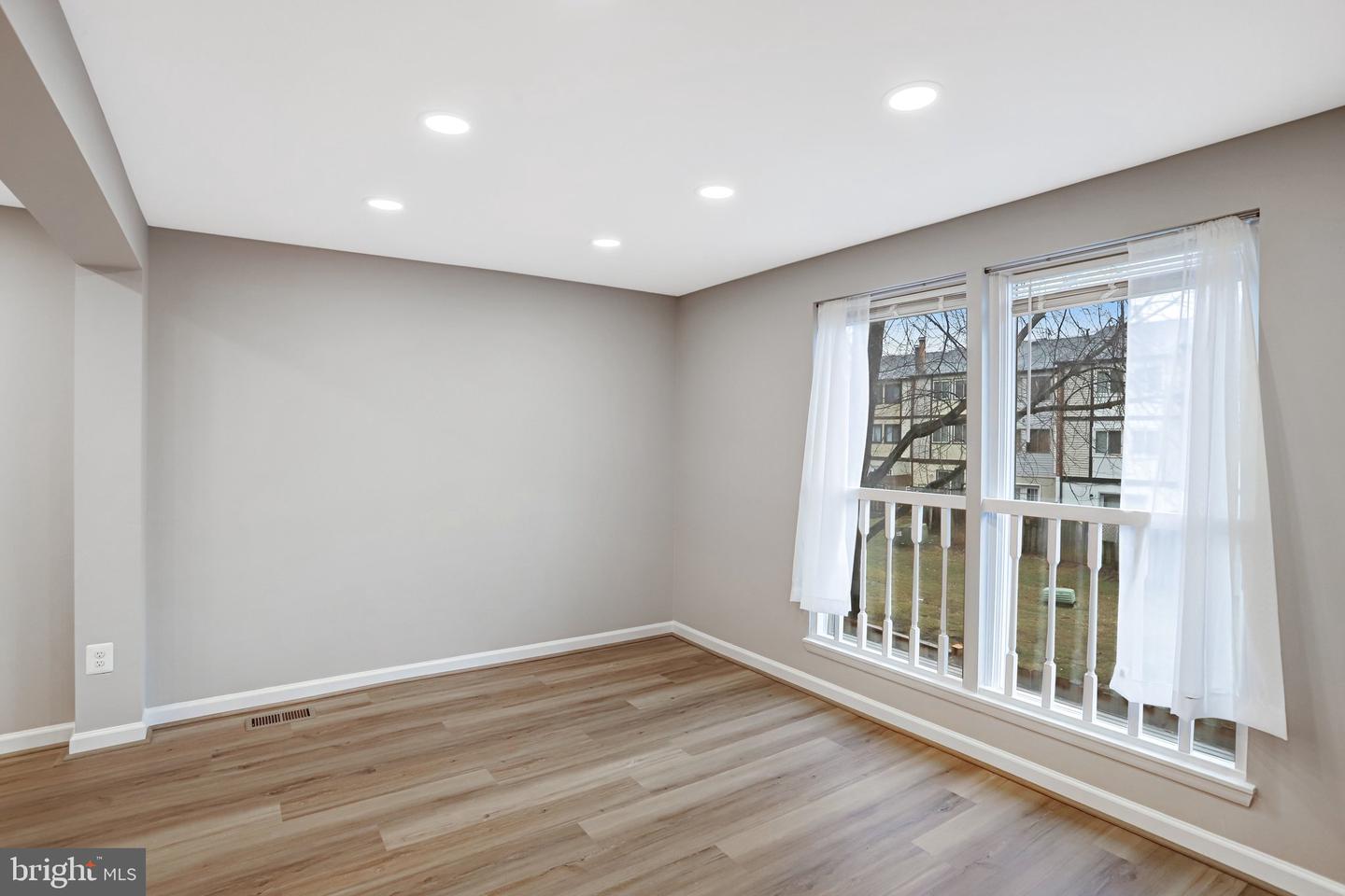 106 CHARING CT, STERLING, Virginia 20164, 3 Bedrooms Bedrooms, ,2 BathroomsBathrooms,Residential,For sale,106 CHARING CT,VALO2117376 MLS # VALO2117376