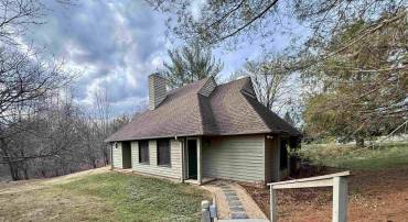 1026 HIGHLANDS DR, CHARLOTTESVILLE, Virginia 22901, 3 Bedrooms Bedrooms, ,2 BathroomsBathrooms,Residential,For sale,1026 HIGHLANDS DR,673971 MLS # 673971