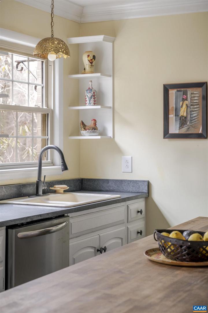 21 DEER PATH, CHARLOTTESVILLE, Virginia 22903, 5 Bedrooms Bedrooms, ,3 BathroomsBathrooms,Residential,For sale,21 DEER PATH,673977 MLS # 673977