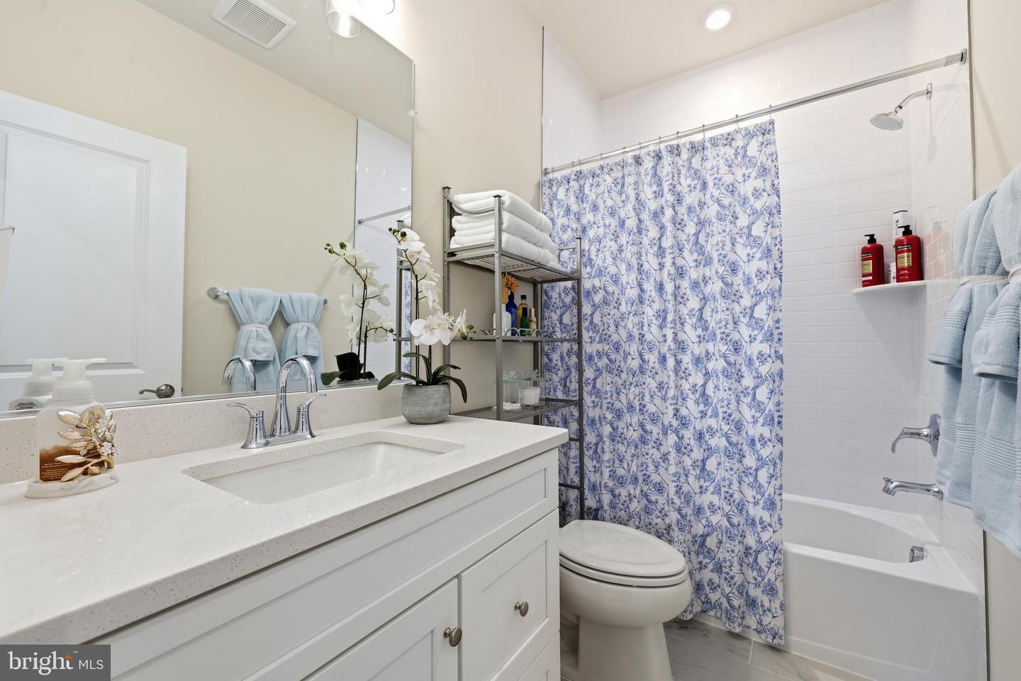 1027 VENIFENA TER SE, LEESBURG, Virginia 20175, 3 Bedrooms Bedrooms, ,4 BathroomsBathrooms,Residential,For sale,1027 VENIFENA TER SE,VALO2117420 MLS # VALO2117420