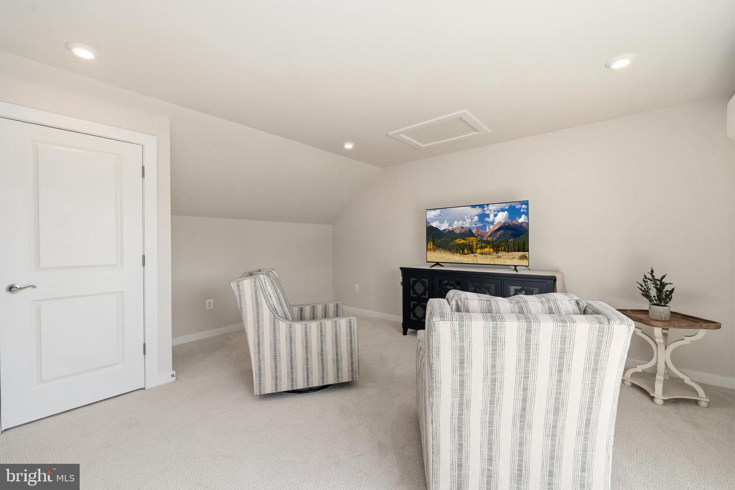 1027 VENIFENA TER SE, LEESBURG, Virginia 20175, 3 Bedrooms Bedrooms, ,4 BathroomsBathrooms,Residential,For sale,1027 VENIFENA TER SE,VALO2117420 MLS # VALO2117420