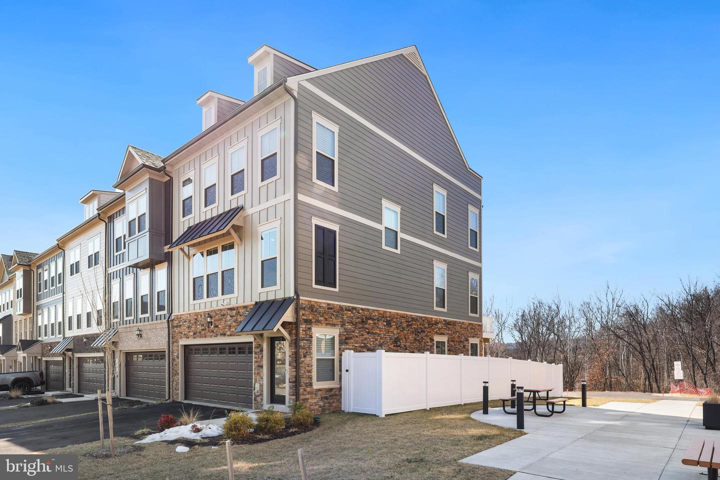 1027 VENIFENA TER SE, LEESBURG, Virginia 20175, 3 Bedrooms Bedrooms, ,4 BathroomsBathrooms,Residential,For sale,1027 VENIFENA TER SE,VALO2117420 MLS # VALO2117420