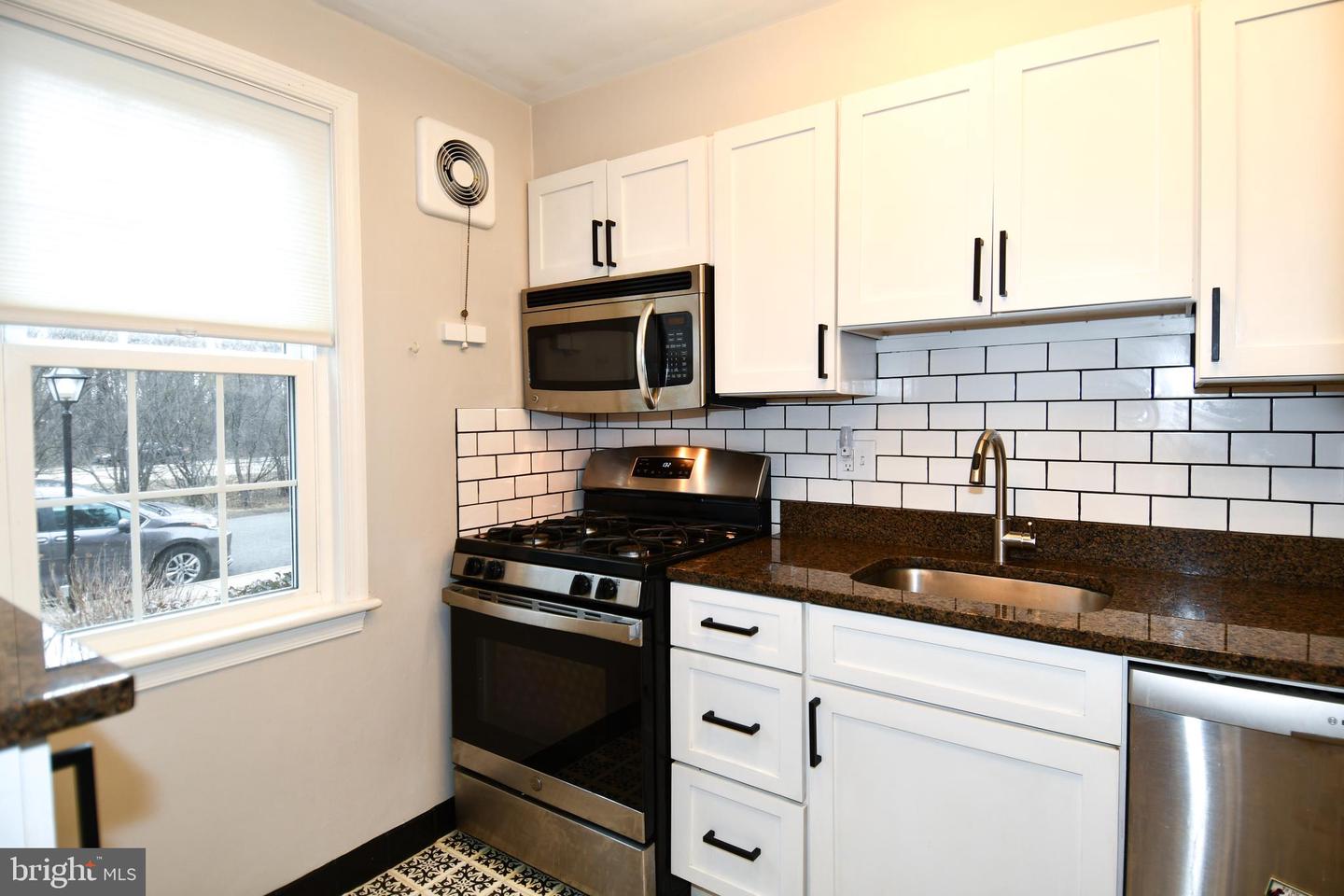 6608 BOULEVARD VW #A2, ALEXANDRIA, Virginia 22307, 2 Bedrooms Bedrooms, ,1 BathroomBathrooms,Residential,For sale,6608 BOULEVARD VW #A2,VAFX2293826 MLS # VAFX2293826