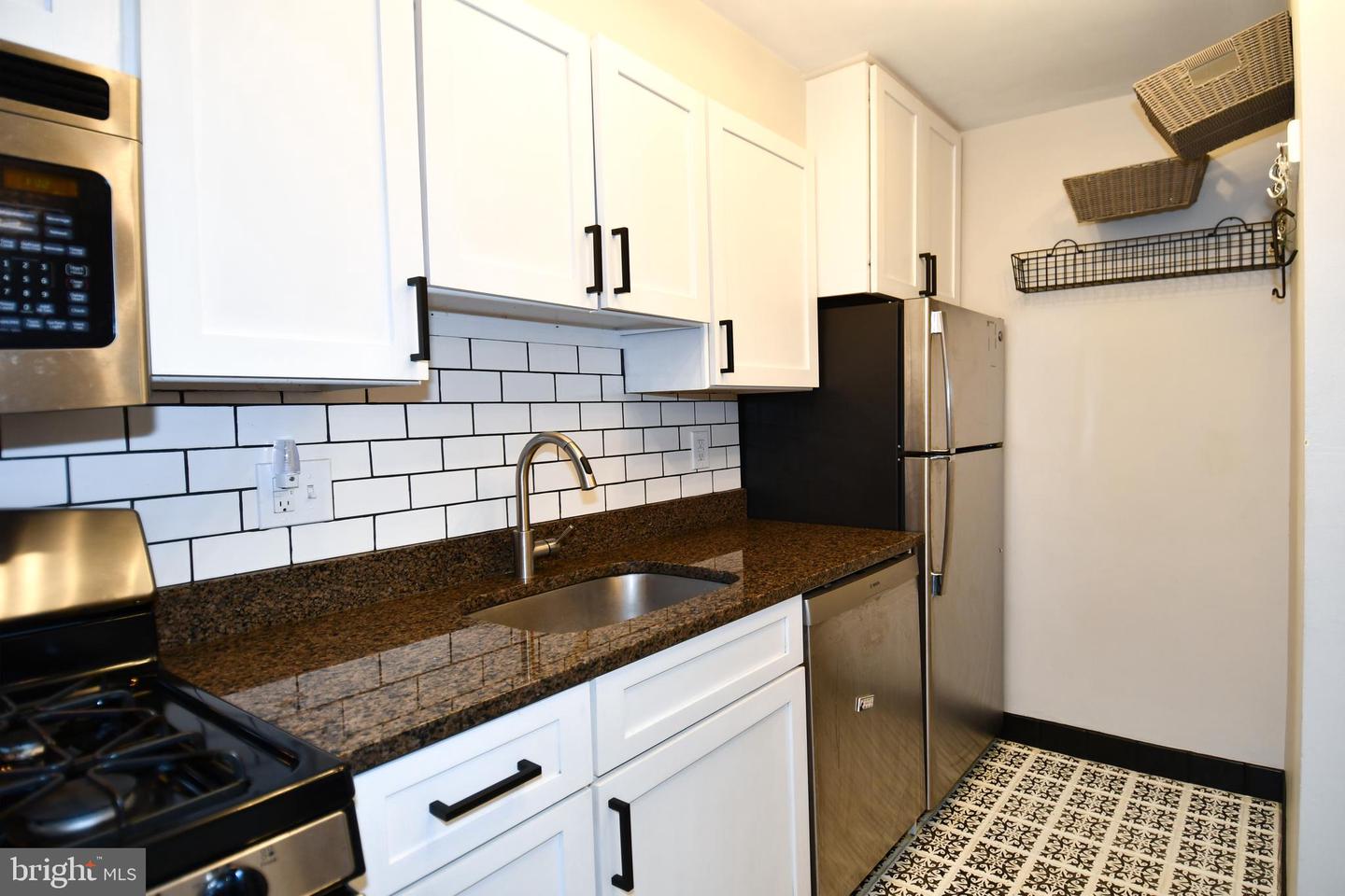 6608 BOULEVARD VW #A2, ALEXANDRIA, Virginia 22307, 2 Bedrooms Bedrooms, ,1 BathroomBathrooms,Residential,For sale,6608 BOULEVARD VW #A2,VAFX2293826 MLS # VAFX2293826
