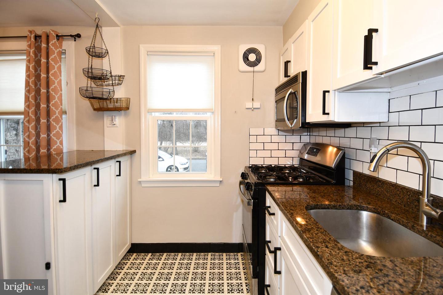 6608 BOULEVARD VW #A2, ALEXANDRIA, Virginia 22307, 2 Bedrooms Bedrooms, ,1 BathroomBathrooms,Residential,For sale,6608 BOULEVARD VW #A2,VAFX2293826 MLS # VAFX2293826