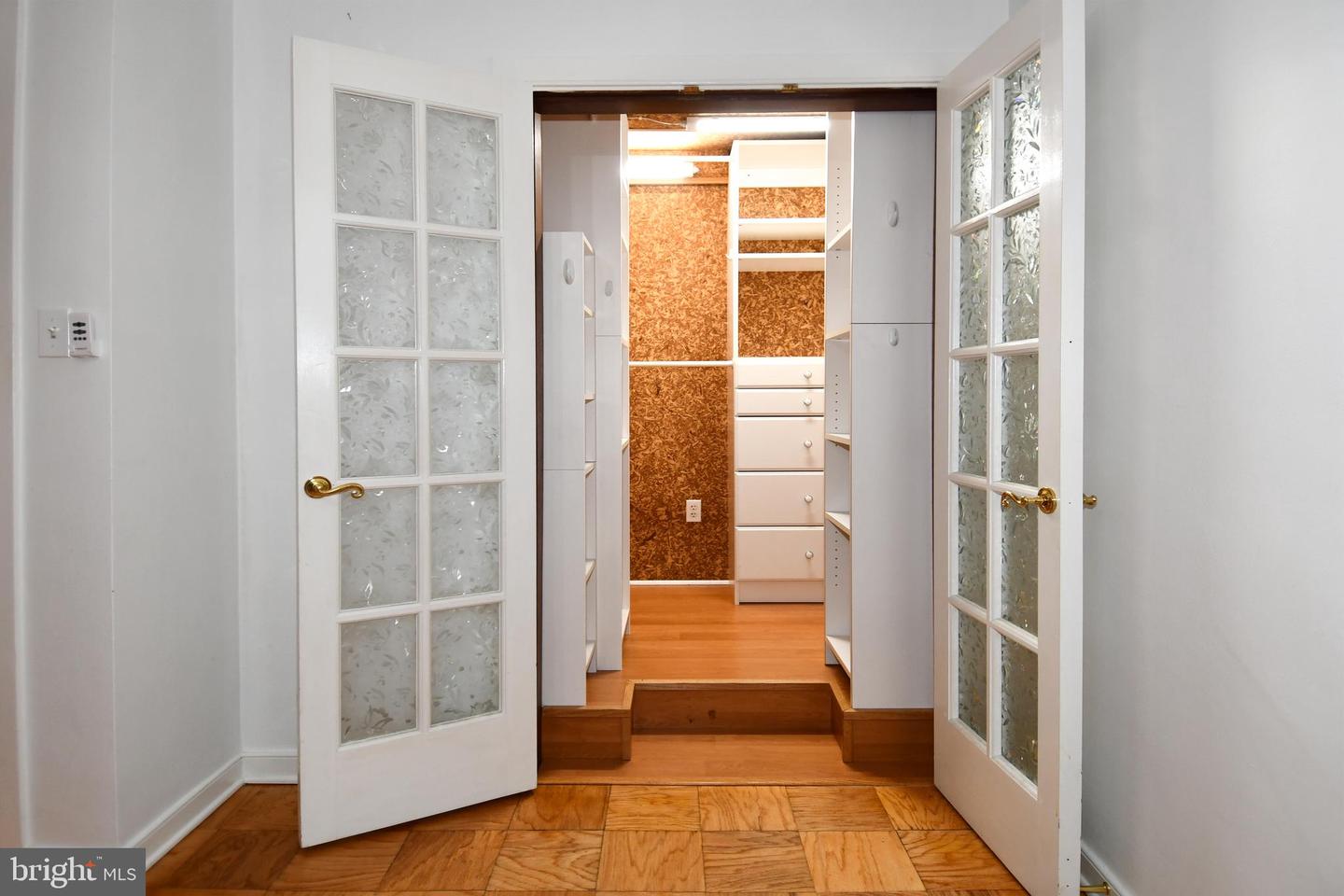 6608 BOULEVARD VW #A2, ALEXANDRIA, Virginia 22307, 2 Bedrooms Bedrooms, ,1 BathroomBathrooms,Residential,For sale,6608 BOULEVARD VW #A2,VAFX2293826 MLS # VAFX2293826