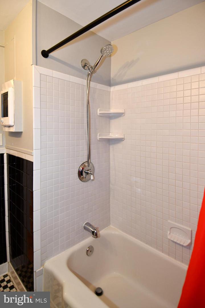 6608 BOULEVARD VW #A2, ALEXANDRIA, Virginia 22307, 2 Bedrooms Bedrooms, ,1 BathroomBathrooms,Residential,For sale,6608 BOULEVARD VW #A2,VAFX2293826 MLS # VAFX2293826