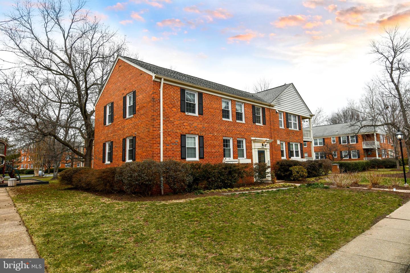 6608 BOULEVARD VW #A2, ALEXANDRIA, Virginia 22307, 2 Bedrooms Bedrooms, ,1 BathroomBathrooms,Residential,For sale,6608 BOULEVARD VW #A2,VAFX2293826 MLS # VAFX2293826