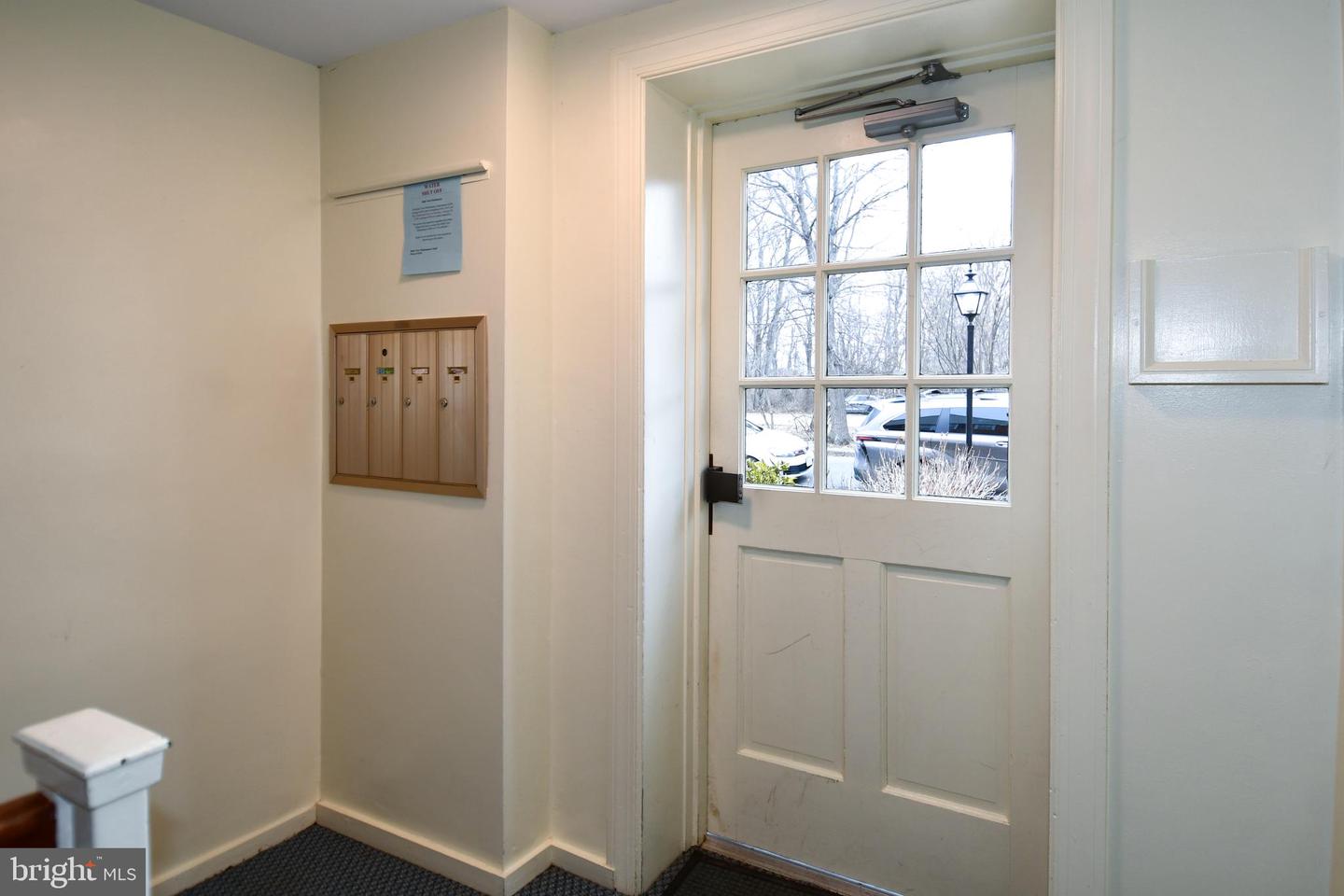 6608 BOULEVARD VW #A2, ALEXANDRIA, Virginia 22307, 2 Bedrooms Bedrooms, ,1 BathroomBathrooms,Residential,For sale,6608 BOULEVARD VW #A2,VAFX2293826 MLS # VAFX2293826