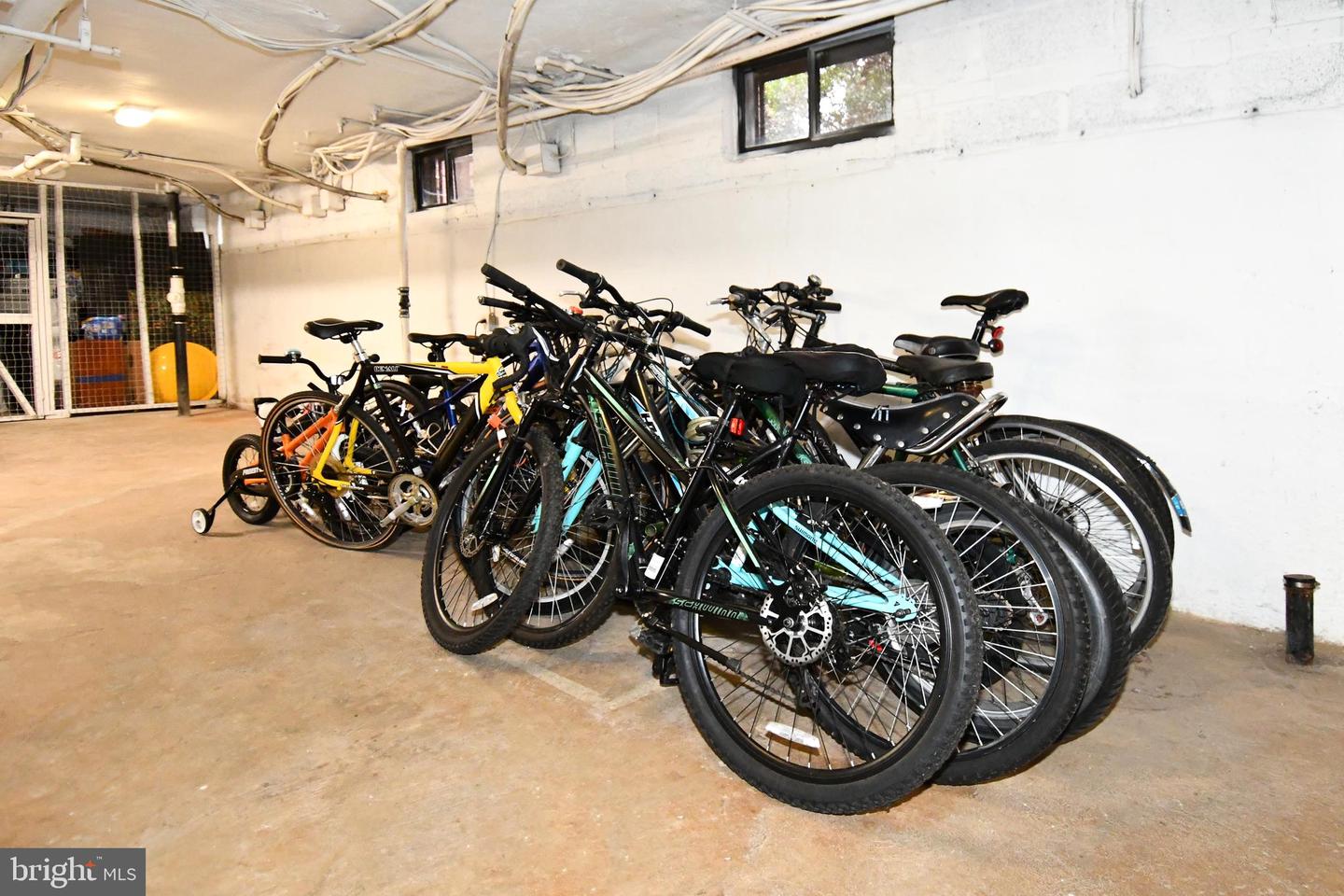 6608 BOULEVARD VW #A2, ALEXANDRIA, Virginia 22307, 2 Bedrooms Bedrooms, ,1 BathroomBathrooms,Residential,For sale,6608 BOULEVARD VW #A2,VAFX2293826 MLS # VAFX2293826