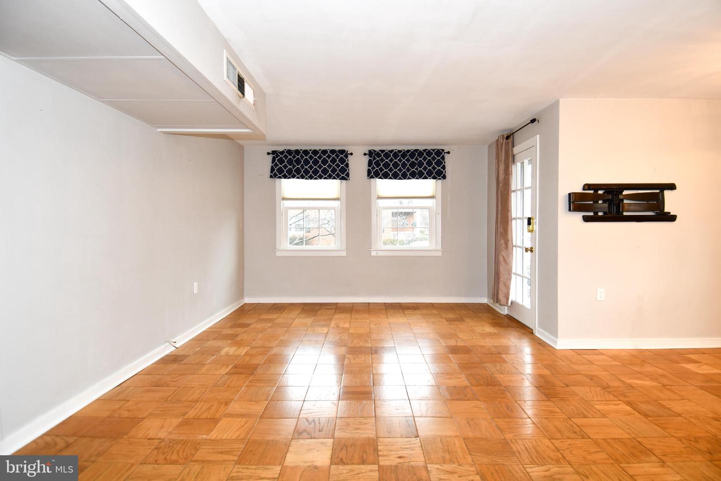 6608 BOULEVARD VW #A2, ALEXANDRIA, Virginia 22307, 2 Bedrooms Bedrooms, ,1 BathroomBathrooms,Residential,For sale,6608 BOULEVARD VW #A2,VAFX2293826 MLS # VAFX2293826