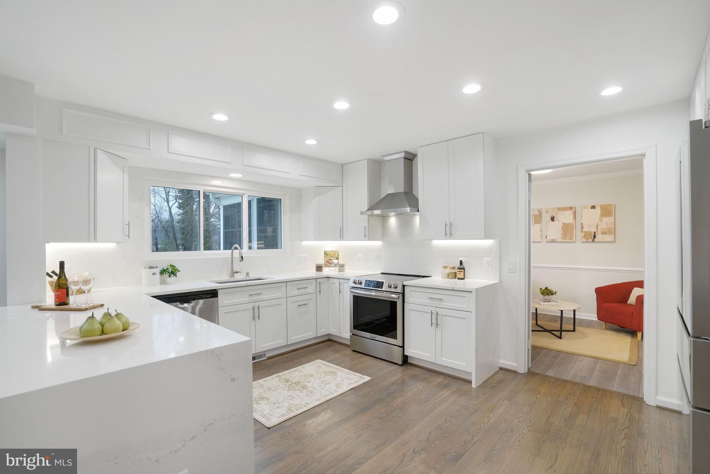 8813 TELEGRAPH CROSSING CT, LORTON, Virginia 22079, 5 Bedrooms Bedrooms, ,3 BathroomsBathrooms,Residential,For sale,8813 TELEGRAPH CROSSING CT,VAFX2293848 MLS # VAFX2293848