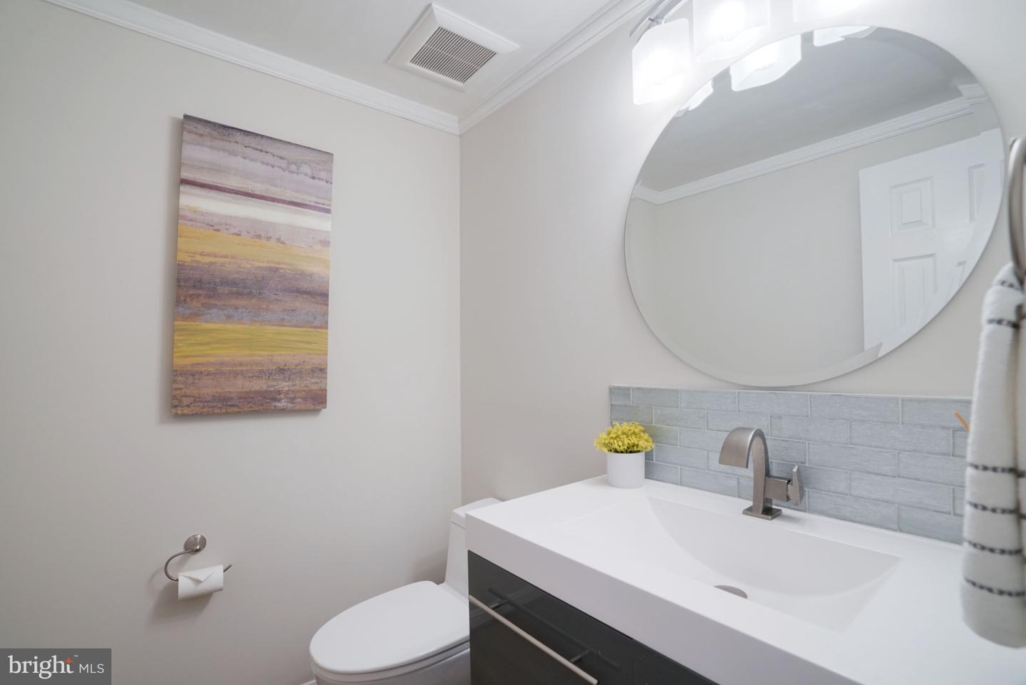 8813 TELEGRAPH CROSSING CT, LORTON, Virginia 22079, 5 Bedrooms Bedrooms, ,3 BathroomsBathrooms,Residential,For sale,8813 TELEGRAPH CROSSING CT,VAFX2293848 MLS # VAFX2293848