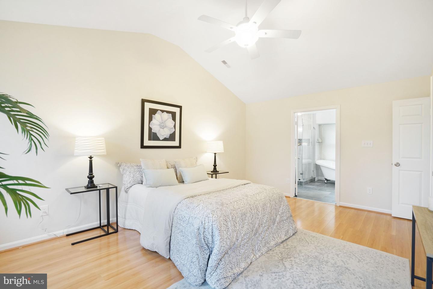 8813 TELEGRAPH CROSSING CT, LORTON, Virginia 22079, 5 Bedrooms Bedrooms, ,3 BathroomsBathrooms,Residential,For sale,8813 TELEGRAPH CROSSING CT,VAFX2293848 MLS # VAFX2293848