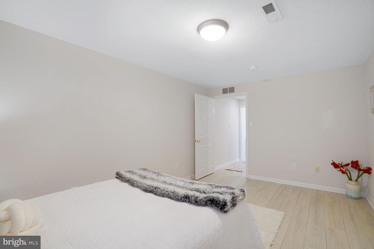 8813 TELEGRAPH CROSSING CT, LORTON, Virginia 22079, 5 Bedrooms Bedrooms, ,3 BathroomsBathrooms,Residential,For sale,8813 TELEGRAPH CROSSING CT,VAFX2293848 MLS # VAFX2293848