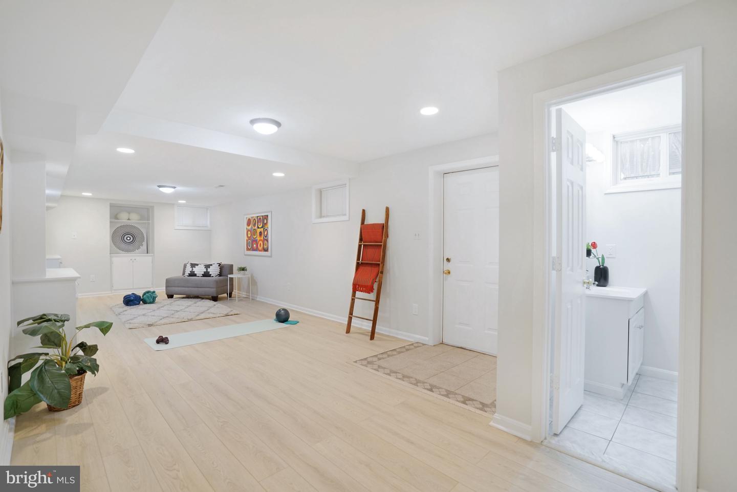 8813 TELEGRAPH CROSSING CT, LORTON, Virginia 22079, 5 Bedrooms Bedrooms, ,3 BathroomsBathrooms,Residential,For sale,8813 TELEGRAPH CROSSING CT,VAFX2293848 MLS # VAFX2293848