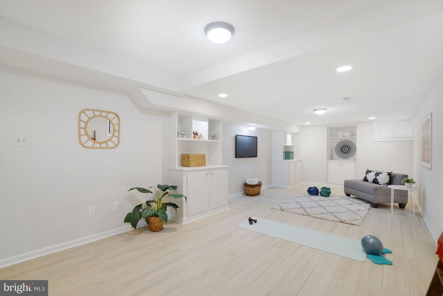 8813 TELEGRAPH CROSSING CT, LORTON, Virginia 22079, 5 Bedrooms Bedrooms, ,3 BathroomsBathrooms,Residential,For sale,8813 TELEGRAPH CROSSING CT,VAFX2293848 MLS # VAFX2293848