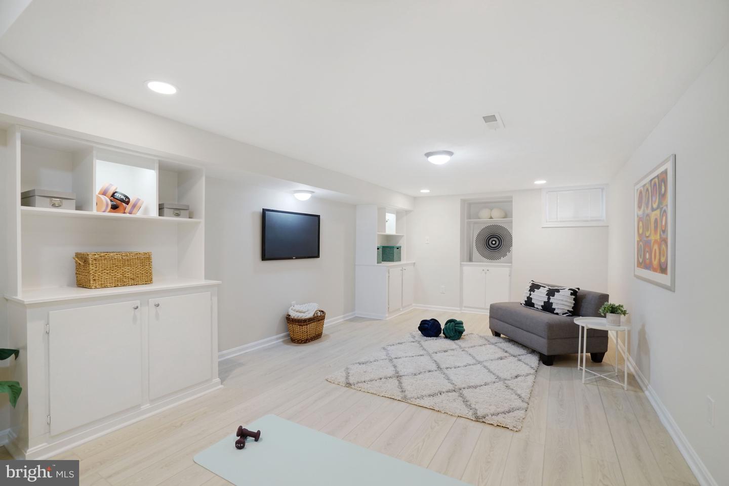 8813 TELEGRAPH CROSSING CT, LORTON, Virginia 22079, 5 Bedrooms Bedrooms, ,3 BathroomsBathrooms,Residential,For sale,8813 TELEGRAPH CROSSING CT,VAFX2293848 MLS # VAFX2293848