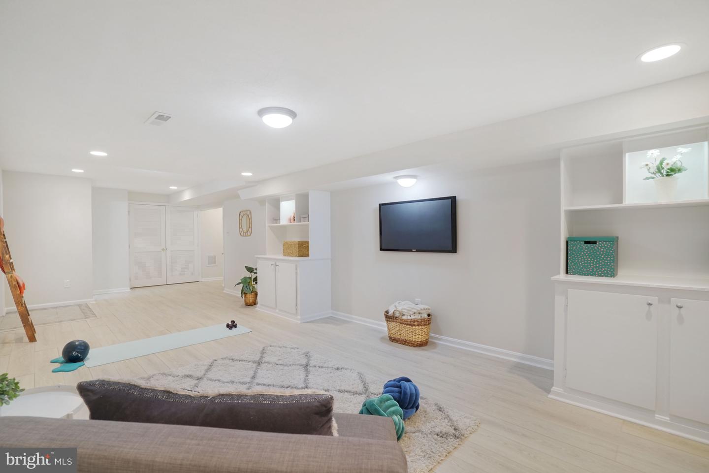 8813 TELEGRAPH CROSSING CT, LORTON, Virginia 22079, 5 Bedrooms Bedrooms, ,3 BathroomsBathrooms,Residential,For sale,8813 TELEGRAPH CROSSING CT,VAFX2293848 MLS # VAFX2293848