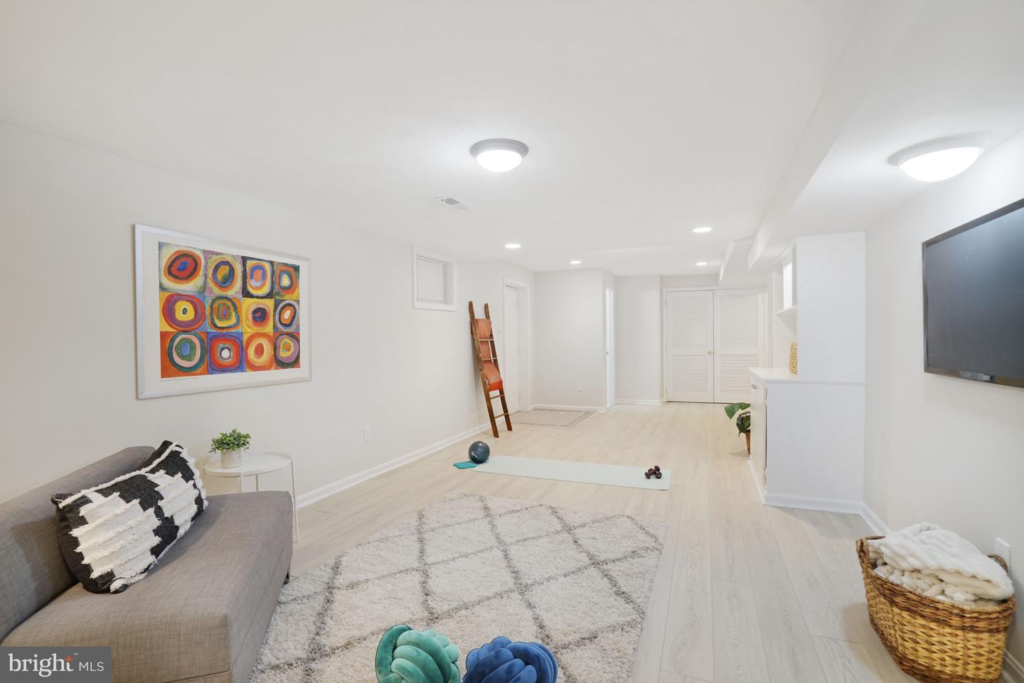 8813 TELEGRAPH CROSSING CT, LORTON, Virginia 22079, 5 Bedrooms Bedrooms, ,3 BathroomsBathrooms,Residential,For sale,8813 TELEGRAPH CROSSING CT,VAFX2293848 MLS # VAFX2293848