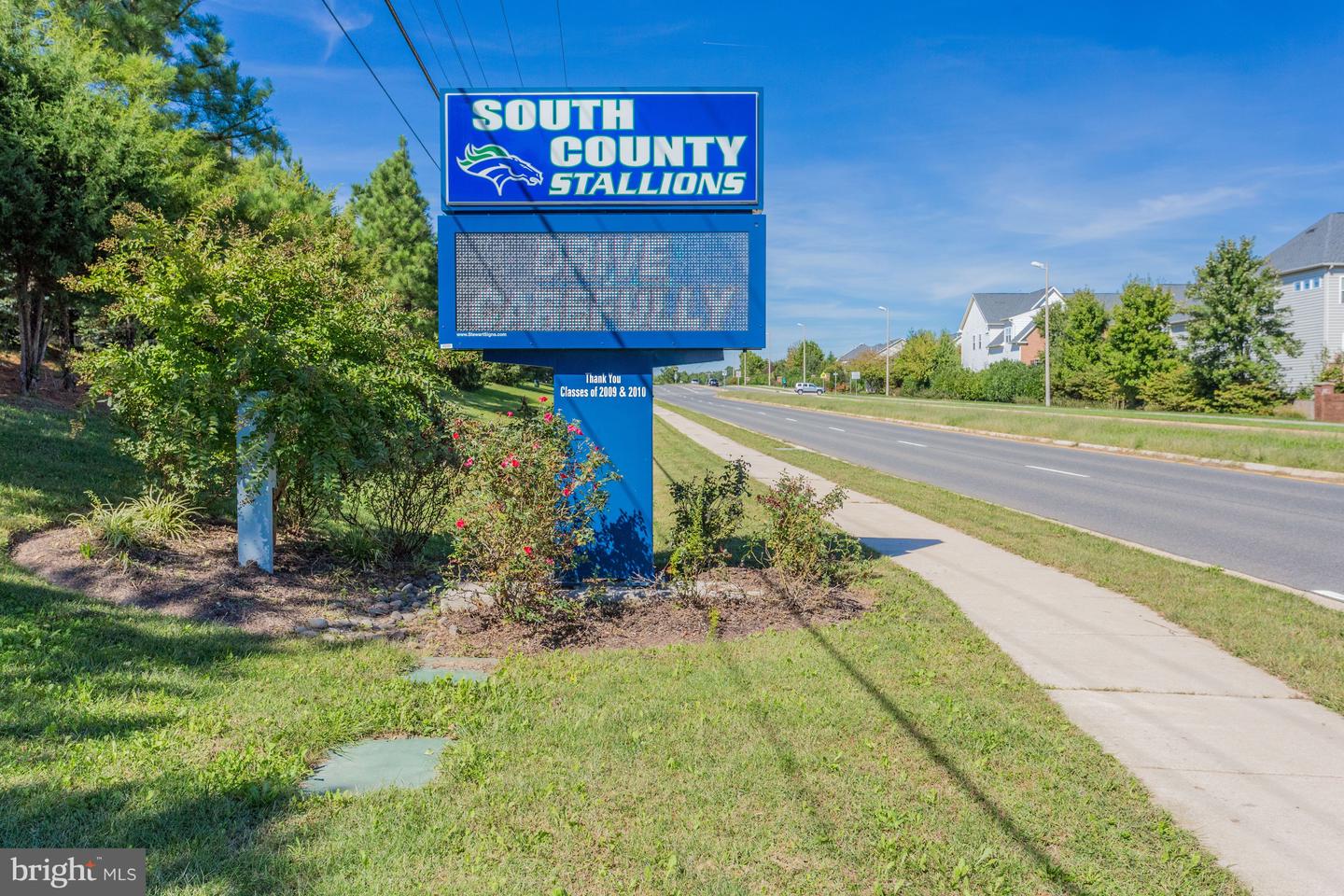 8813 TELEGRAPH CROSSING CT, LORTON, Virginia 22079, 5 Bedrooms Bedrooms, ,3 BathroomsBathrooms,Residential,For sale,8813 TELEGRAPH CROSSING CT,VAFX2293848 MLS # VAFX2293848