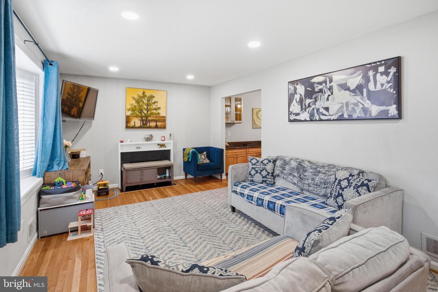 8802 PARLIAMENT DR, SPRINGFIELD, Virginia 22151, 6 Bedrooms Bedrooms, 13 Rooms Rooms,Residential,For sale,8802 PARLIAMENT DR,VAFX2293860 MLS # VAFX2293860