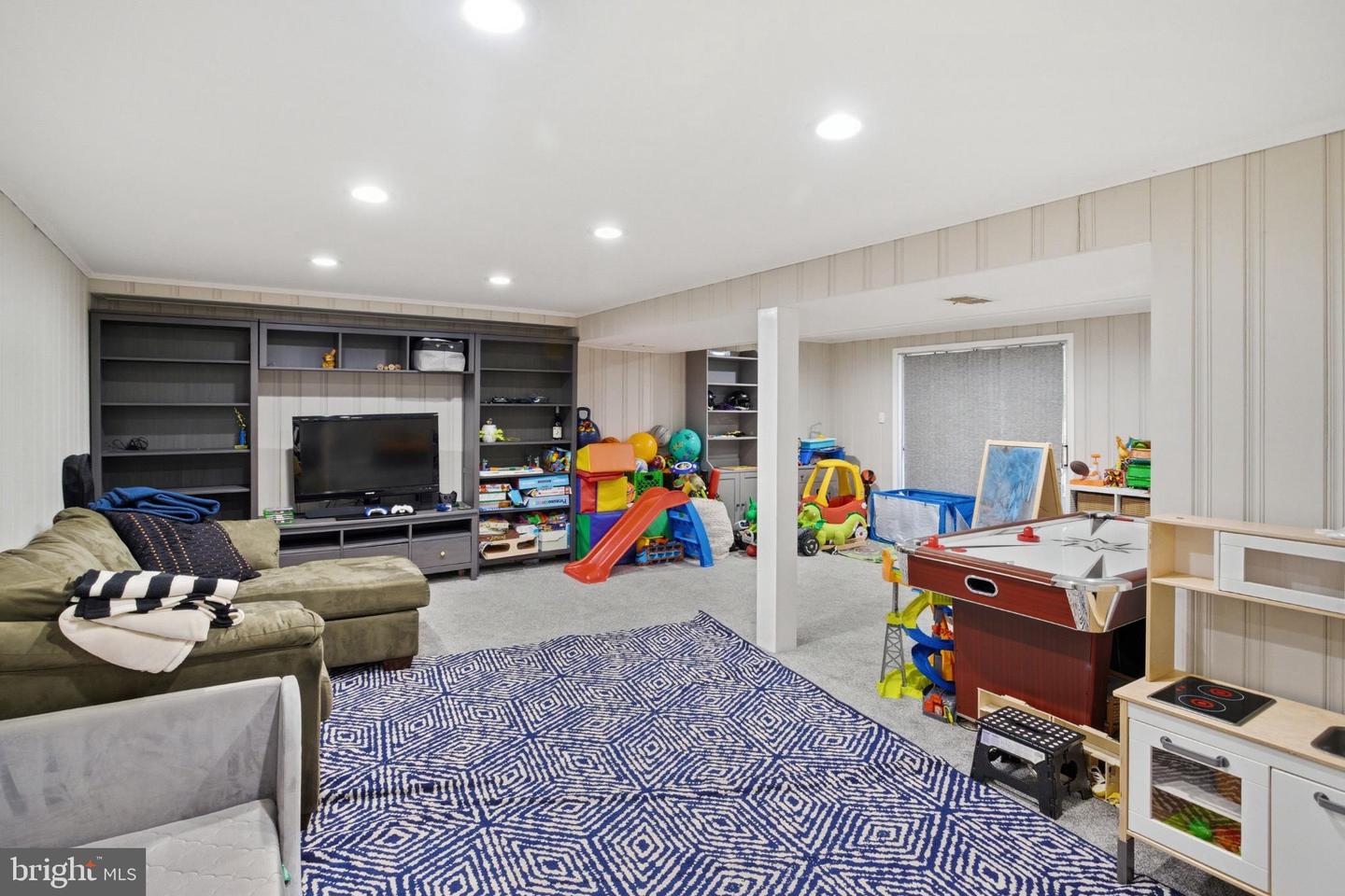 8802 PARLIAMENT DR, SPRINGFIELD, Virginia 22151, 6 Bedrooms Bedrooms, 13 Rooms Rooms,Residential,For sale,8802 PARLIAMENT DR,VAFX2293860 MLS # VAFX2293860