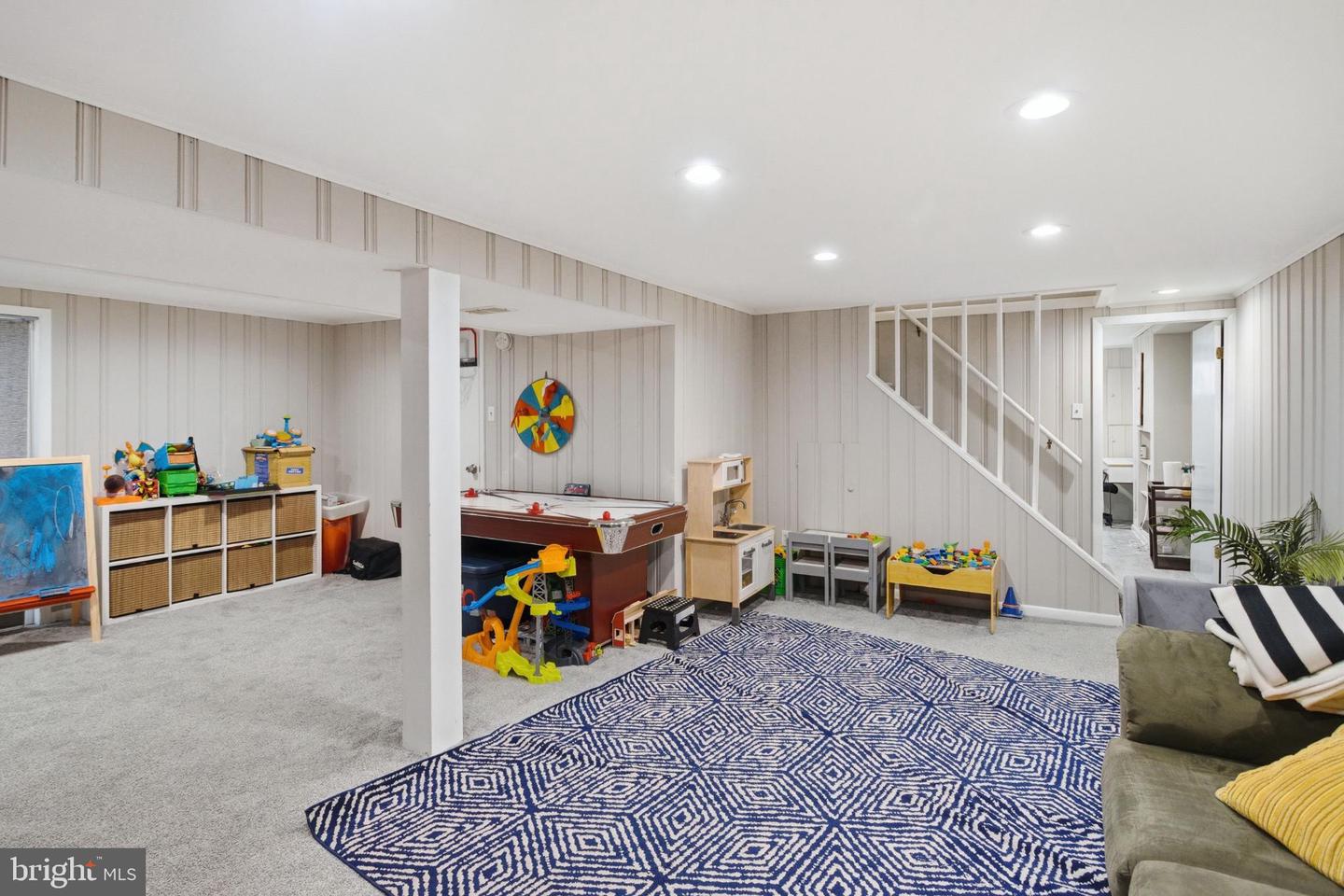 8802 PARLIAMENT DR, SPRINGFIELD, Virginia 22151, 6 Bedrooms Bedrooms, 13 Rooms Rooms,Residential,For sale,8802 PARLIAMENT DR,VAFX2293860 MLS # VAFX2293860