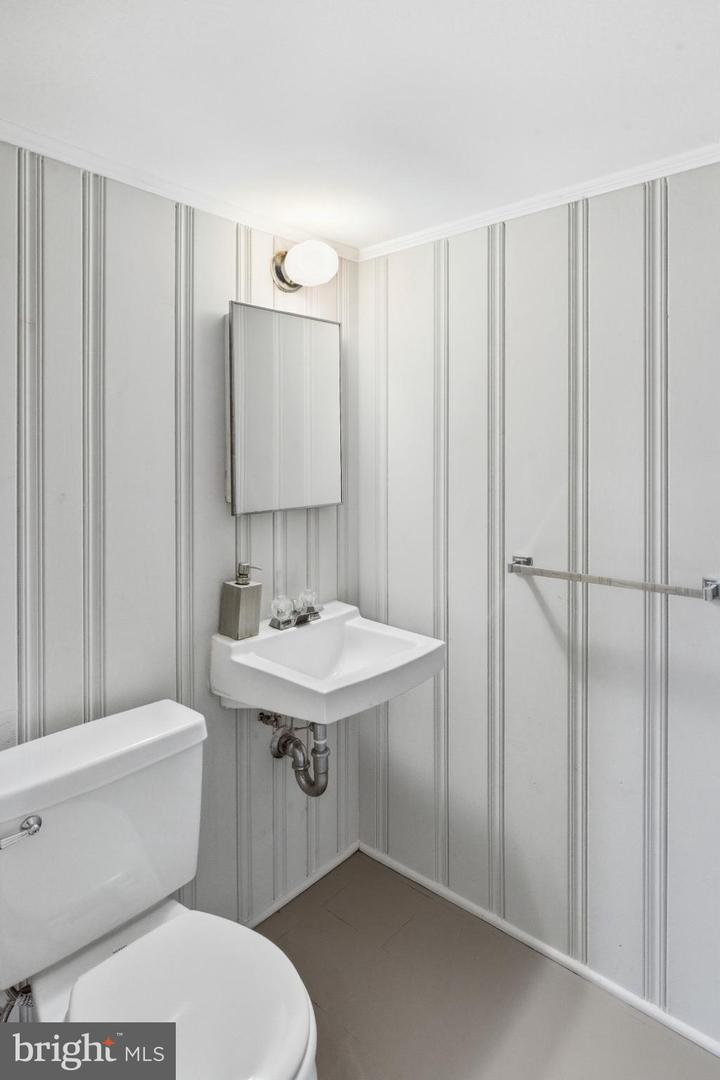 8802 PARLIAMENT DR, SPRINGFIELD, Virginia 22151, 6 Bedrooms Bedrooms, 13 Rooms Rooms,Residential,For sale,8802 PARLIAMENT DR,VAFX2293860 MLS # VAFX2293860