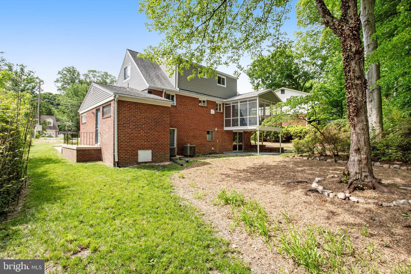 8802 PARLIAMENT DR, SPRINGFIELD, Virginia 22151, 6 Bedrooms Bedrooms, 13 Rooms Rooms,Residential,For sale,8802 PARLIAMENT DR,VAFX2293860 MLS # VAFX2293860