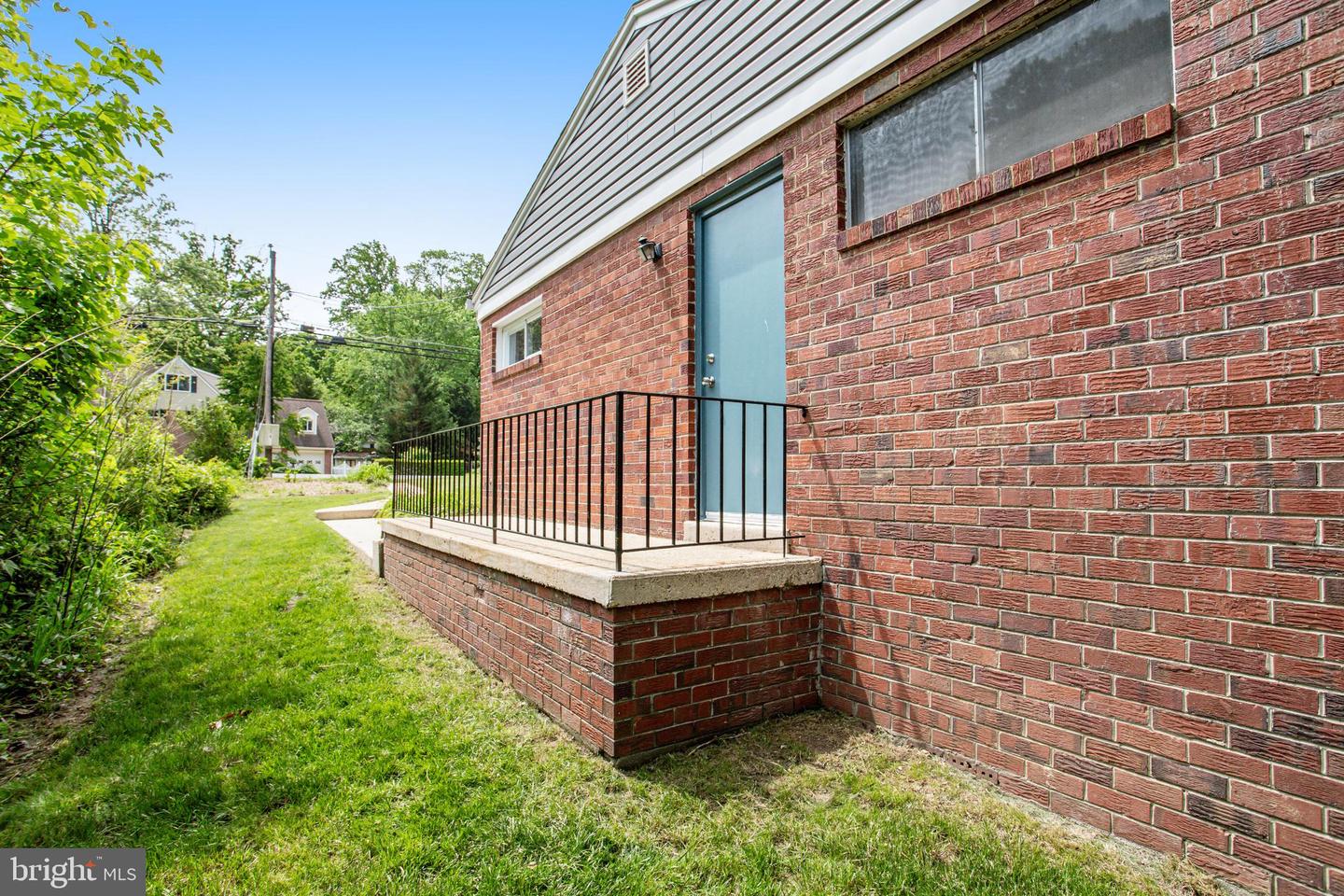 8802 PARLIAMENT DR, SPRINGFIELD, Virginia 22151, 6 Bedrooms Bedrooms, 13 Rooms Rooms,Residential,For sale,8802 PARLIAMENT DR,VAFX2293860 MLS # VAFX2293860