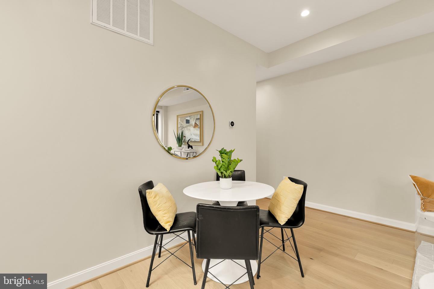 1402 12TH ST NW #10, WASHINGTON, District Of Columbia 20005, 2 Bedrooms Bedrooms, ,2 BathroomsBathrooms,Residential,For sale,1402 12TH ST NW #10,DCDC2248714 MLS # DCDC2248714