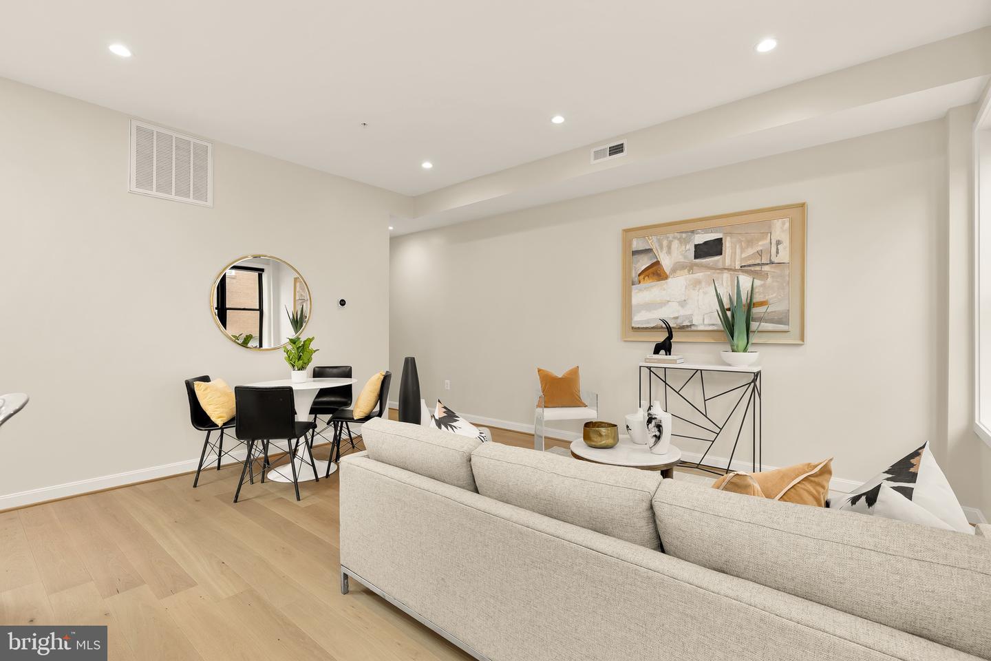 1402 12TH ST NW #10, WASHINGTON, District Of Columbia 20005, 2 Bedrooms Bedrooms, ,2 BathroomsBathrooms,Residential,For sale,1402 12TH ST NW #10,DCDC2248714 MLS # DCDC2248714