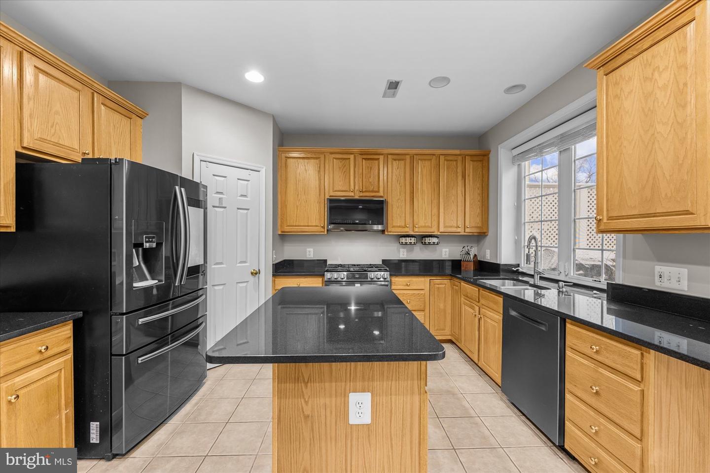 26068 TALAMORE DR, CHANTILLY, Virginia 20152, 4 Bedrooms Bedrooms, ,3 BathroomsBathrooms,Residential,For sale,26068 TALAMORE DR,VALO2117276 MLS # VALO2117276