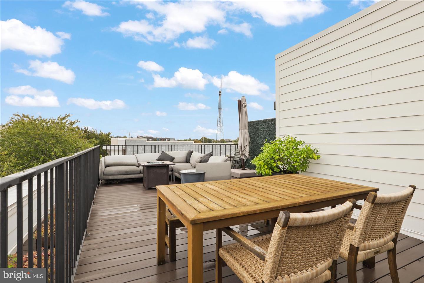 770 PARK RD NW #203, WASHINGTON, District Of Columbia 20010, 2 Bedrooms Bedrooms, 9 Rooms Rooms,2 BathroomsBathrooms,Residential,For sale,770 PARK RD NW #203,DCDC2248754 MLS # DCDC2248754