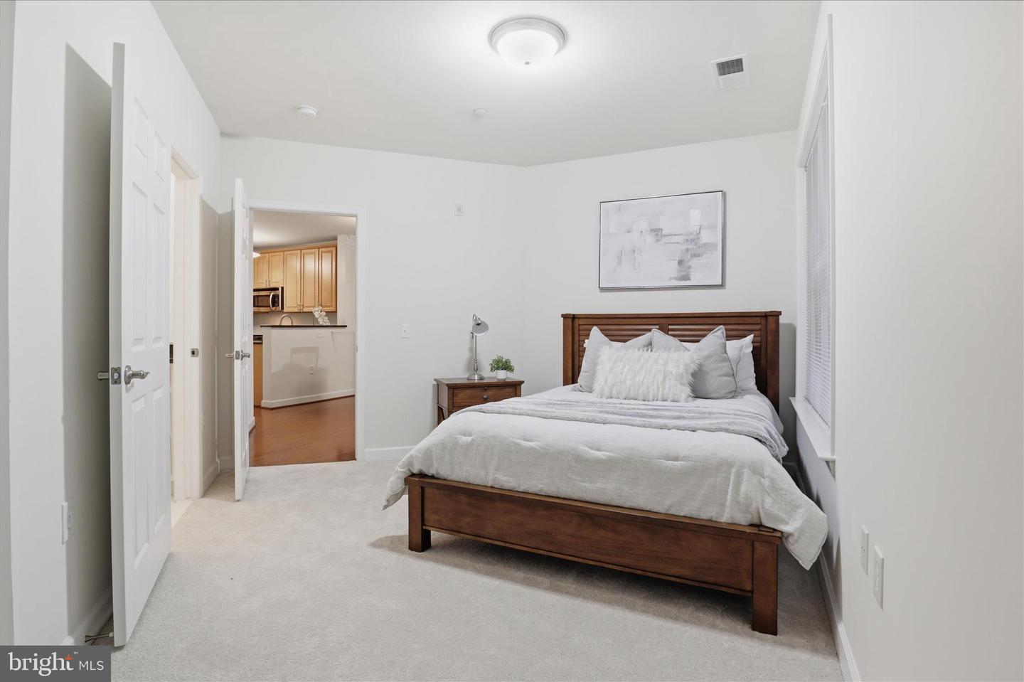 2101 N MONROE ST #111, ARLINGTON, Virginia 22207, 1 Bedroom Bedrooms, 6 Rooms Rooms,1 BathroomBathrooms,Residential,For sale,2101 N MONROE ST #111,VAAR2069604 MLS # VAAR2069604