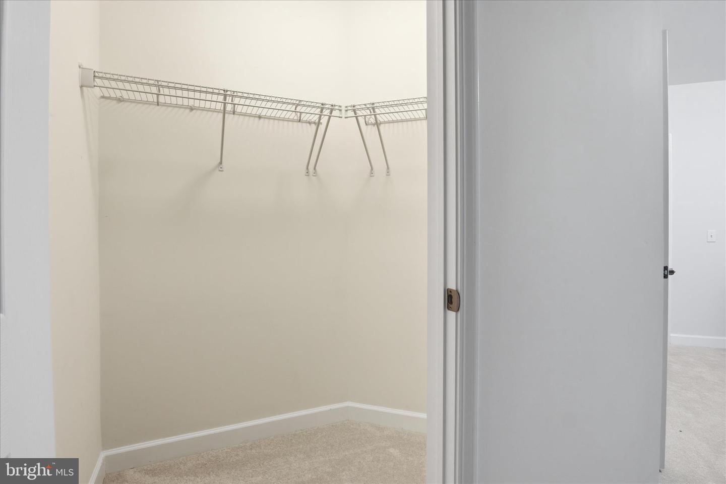 2101 N MONROE ST #111, ARLINGTON, Virginia 22207, 1 Bedroom Bedrooms, 6 Rooms Rooms,1 BathroomBathrooms,Residential,For sale,2101 N MONROE ST #111,VAAR2069604 MLS # VAAR2069604