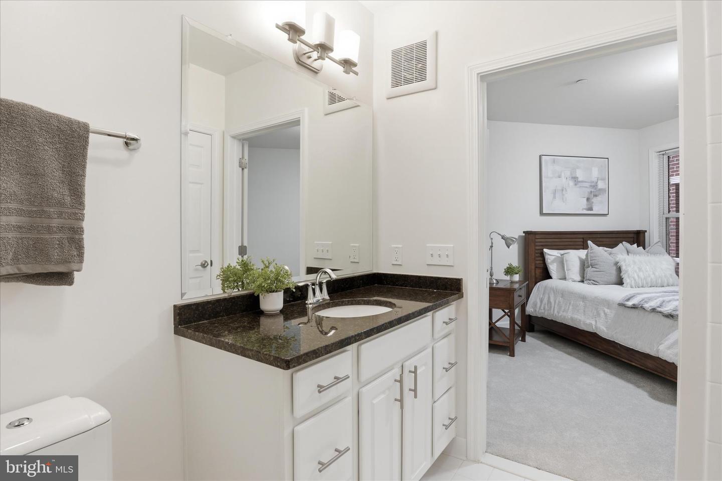 2101 N MONROE ST #111, ARLINGTON, Virginia 22207, 1 Bedroom Bedrooms, 6 Rooms Rooms,1 BathroomBathrooms,Residential,For sale,2101 N MONROE ST #111,VAAR2069604 MLS # VAAR2069604