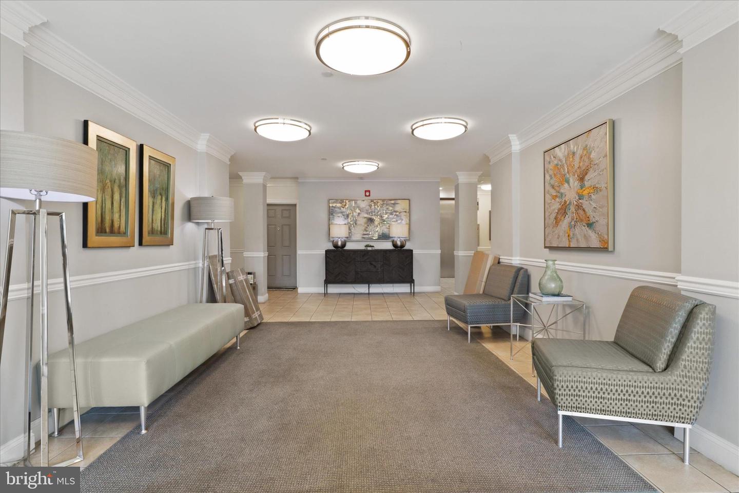 2101 N MONROE ST #111, ARLINGTON, Virginia 22207, 1 Bedroom Bedrooms, 6 Rooms Rooms,1 BathroomBathrooms,Residential,For sale,2101 N MONROE ST #111,VAAR2069604 MLS # VAAR2069604