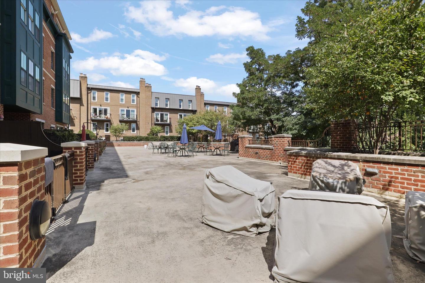 2101 N MONROE ST #111, ARLINGTON, Virginia 22207, 1 Bedroom Bedrooms, 6 Rooms Rooms,1 BathroomBathrooms,Residential,For sale,2101 N MONROE ST #111,VAAR2069604 MLS # VAAR2069604