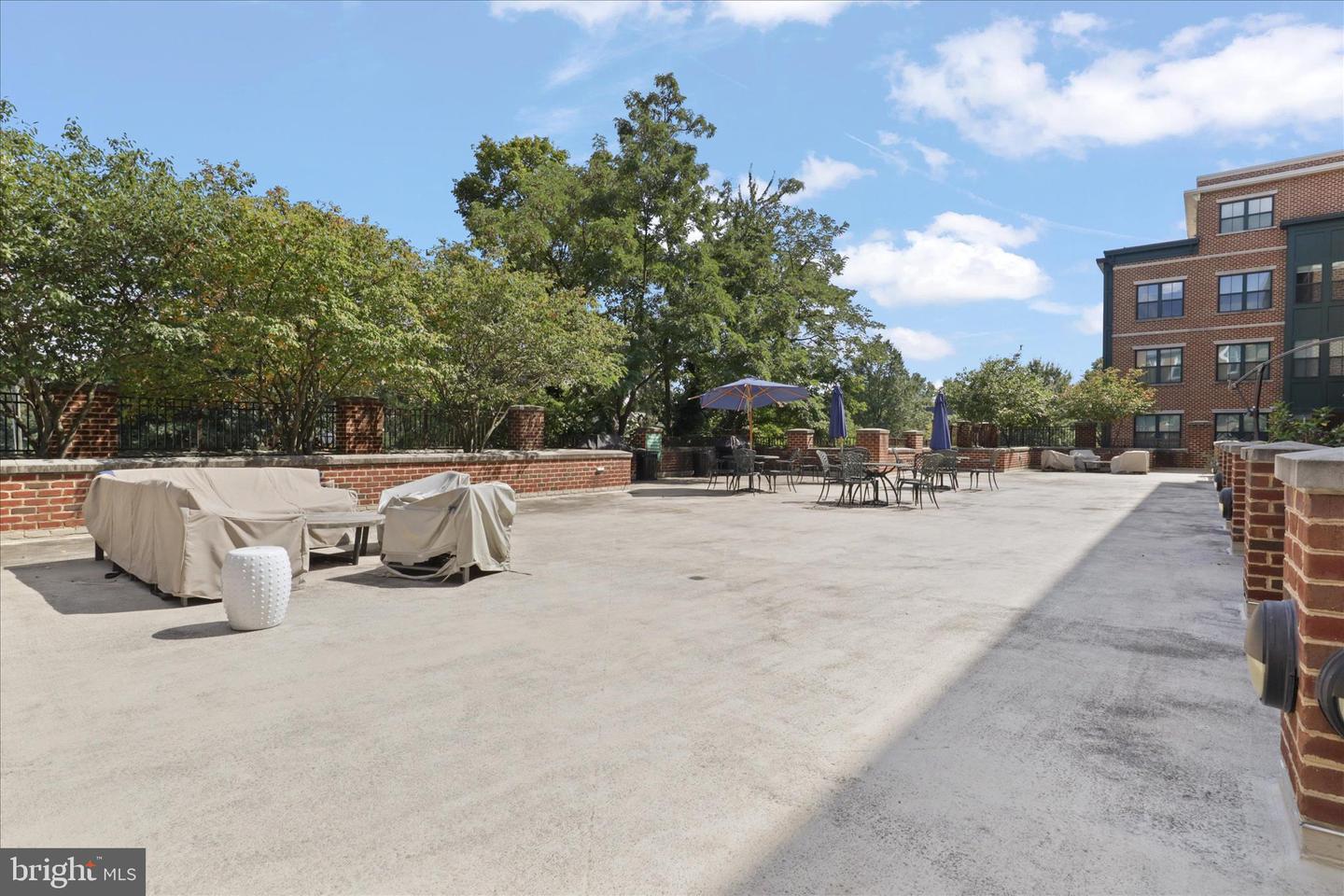 2101 N MONROE ST #111, ARLINGTON, Virginia 22207, 1 Bedroom Bedrooms, 6 Rooms Rooms,1 BathroomBathrooms,Residential,For sale,2101 N MONROE ST #111,VAAR2069604 MLS # VAAR2069604