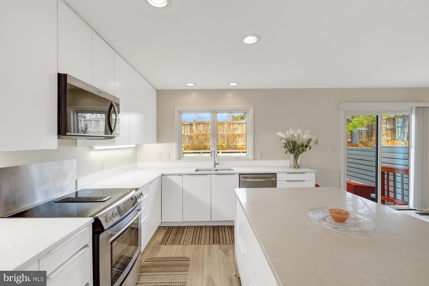 1926 LAKEPORT WAY, RESTON, Virginia 20191, 3 Bedrooms Bedrooms, 12 Rooms Rooms,3 BathroomsBathrooms,Residential,For sale,1926 LAKEPORT WAY,VAFX2293904 MLS # VAFX2293904