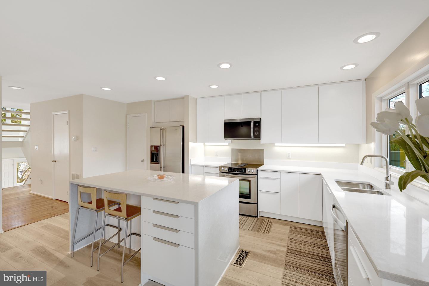 1926 LAKEPORT WAY, RESTON, Virginia 20191, 3 Bedrooms Bedrooms, 12 Rooms Rooms,3 BathroomsBathrooms,Residential,For sale,1926 LAKEPORT WAY,VAFX2293904 MLS # VAFX2293904