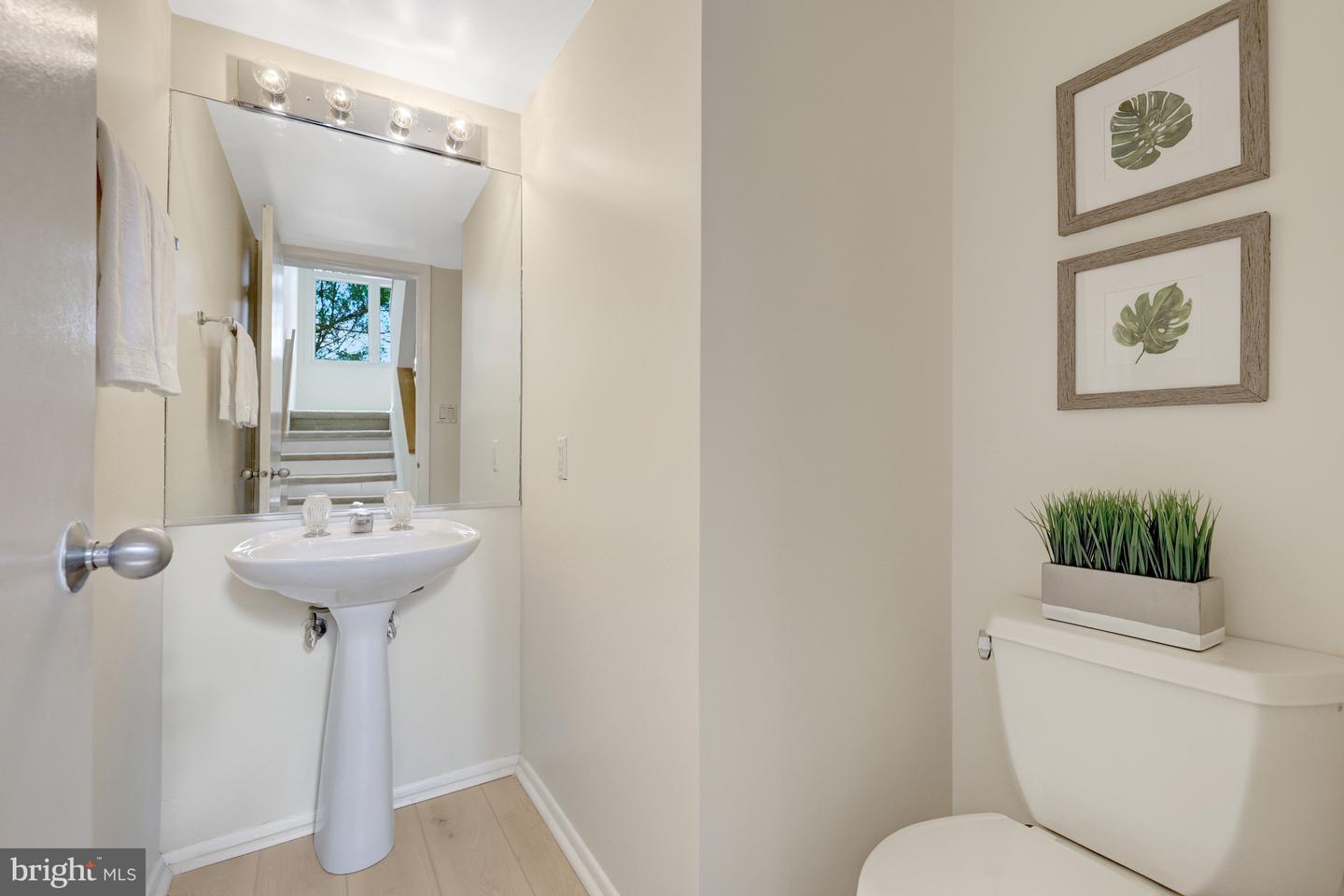 1926 LAKEPORT WAY, RESTON, Virginia 20191, 3 Bedrooms Bedrooms, 12 Rooms Rooms,3 BathroomsBathrooms,Residential,For sale,1926 LAKEPORT WAY,VAFX2293904 MLS # VAFX2293904